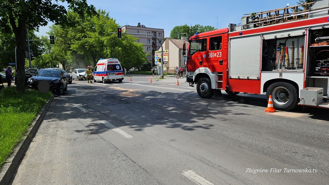 Zderzenie dwóch samochodów osobowych w centrum Tarnowa, w jednym z samochodów było dziecko!