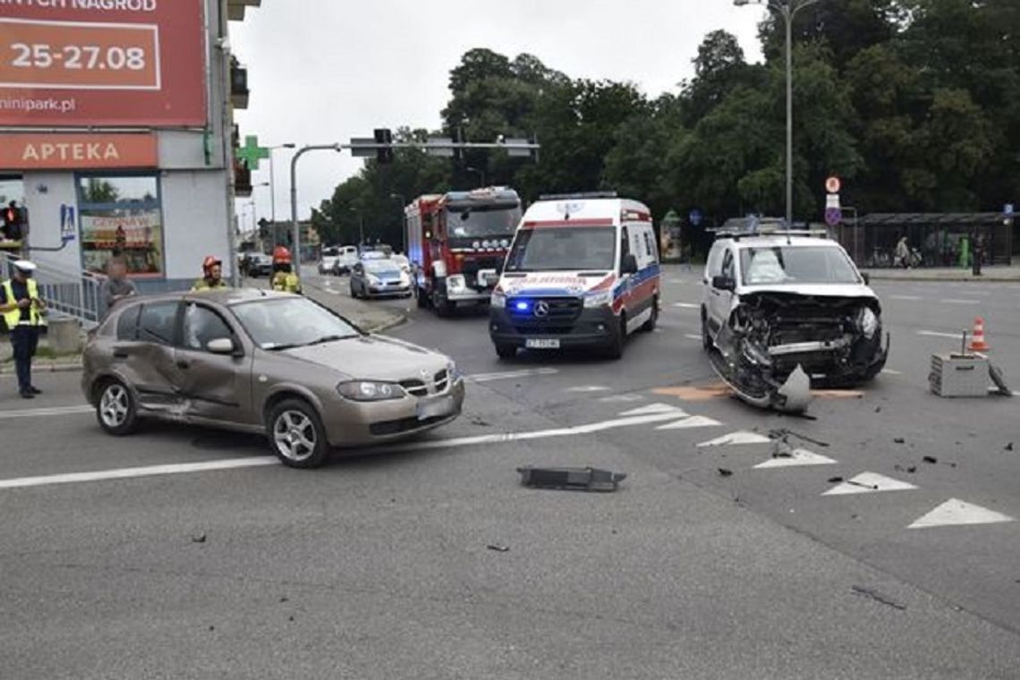 Zderzenie dwóch samochodów w centrum Tarnowa