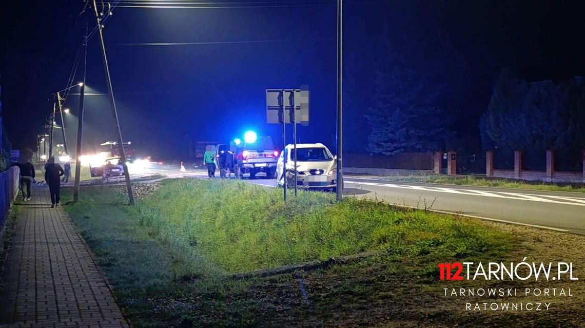 Zderzenie dwóch samochodów w Łęgu Tarnowskim. Na miejsce wezwano pogotowie, utrudnienia na drodze wojewódzkiej Zderzenie dwóch samochodów w Łęgu Tarnowskim. Na miejsce wezwano pogotowie, utrudnienia na drodze wojewódzkiej