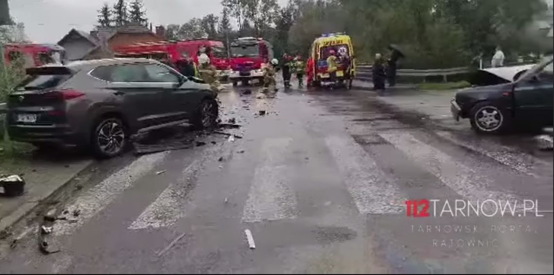 Zderzenie dwóch samochodów w Olszynach. Jedna osoba została poszkodowana