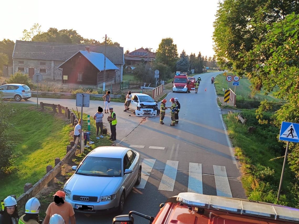 Zderzenie dwóch samochodów w Pilczy Żelichowskiej, dziecko trafiło do szpitala