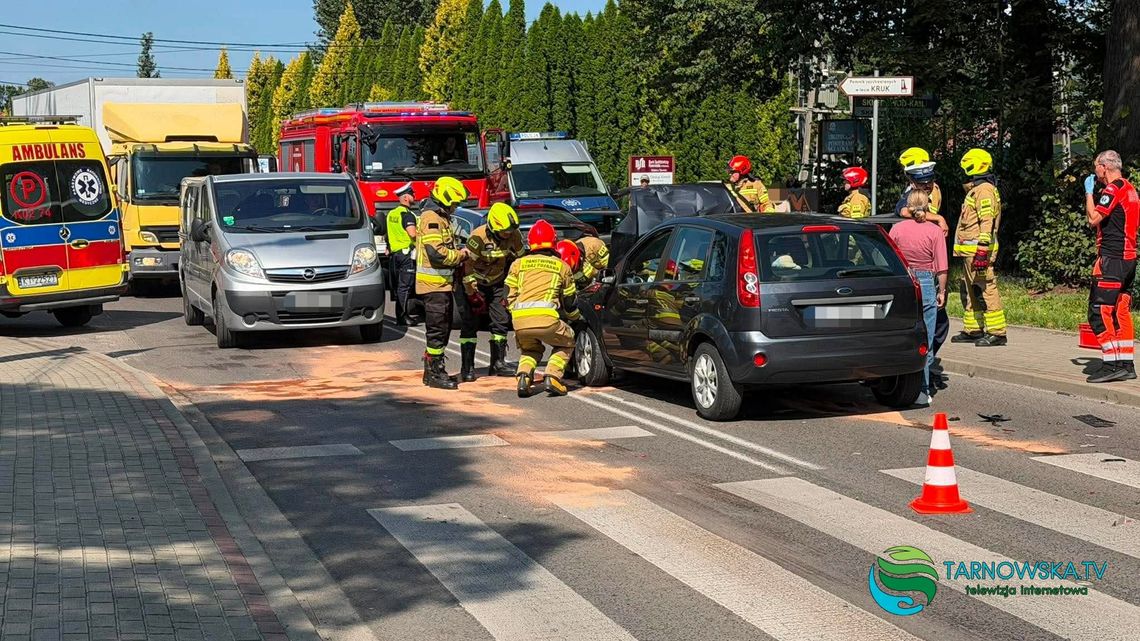Zderzenie dwóch samochodów w Skrzyszowie. Oplem podróżował ojciec z dwójką dzieci Zderzenie dwóch samochodów w Skrzyszowie. Oplem podróżował ojciec z dwójką dzieci