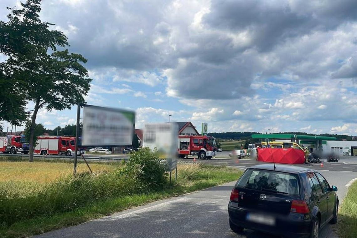Zderzenie motocykla z samochodem dostawczym na krajowej 94 w Dębnie. Dwie osoby ranne