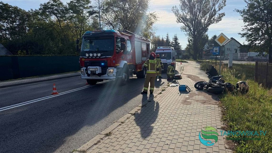 Zderzenie motocykla z Volkswagenem w Tarnowie. Motocyklista trafił do szpitala Zderzenie motocykla z Volkswagenem w Tarnowie. Motocyklista trafił do szpitala