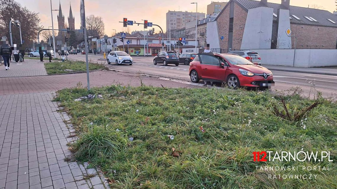 Zderzenie osobówek w centrum Tarnowa Zderzenie osobówek w centrum Tarnowa