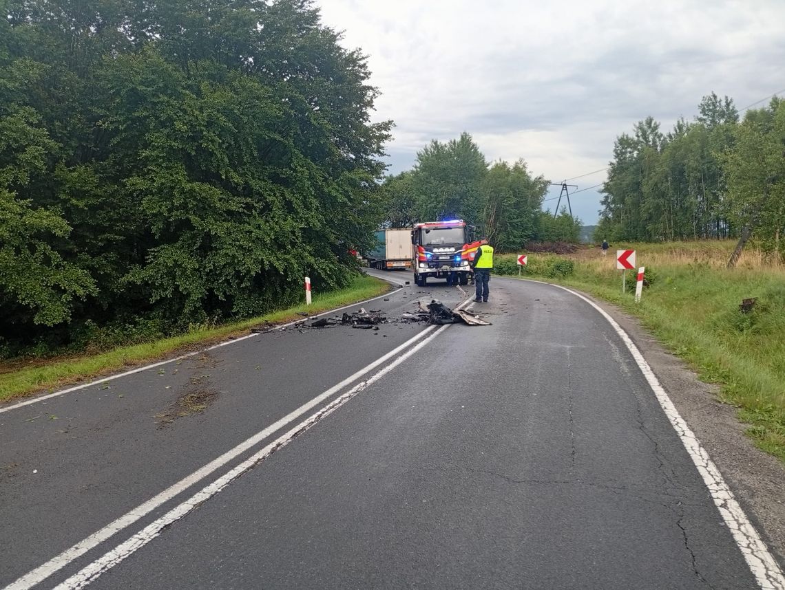 Zderzenie osobówki z ciężarówką w Gromniku. Ruch został wstrzymany Zderzenie osobówki z ciężarówką w Gromniku. Ruch został wstrzymany