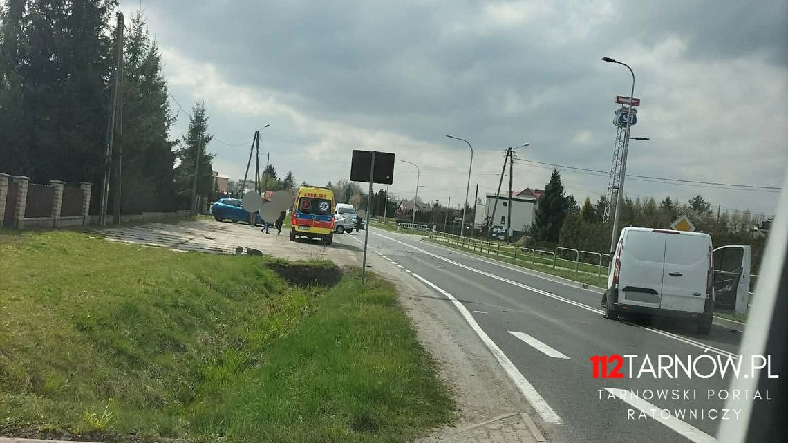 Zderzenie samochodów na DK73 w Brzozówce. Droga była całkowicie zablokowana