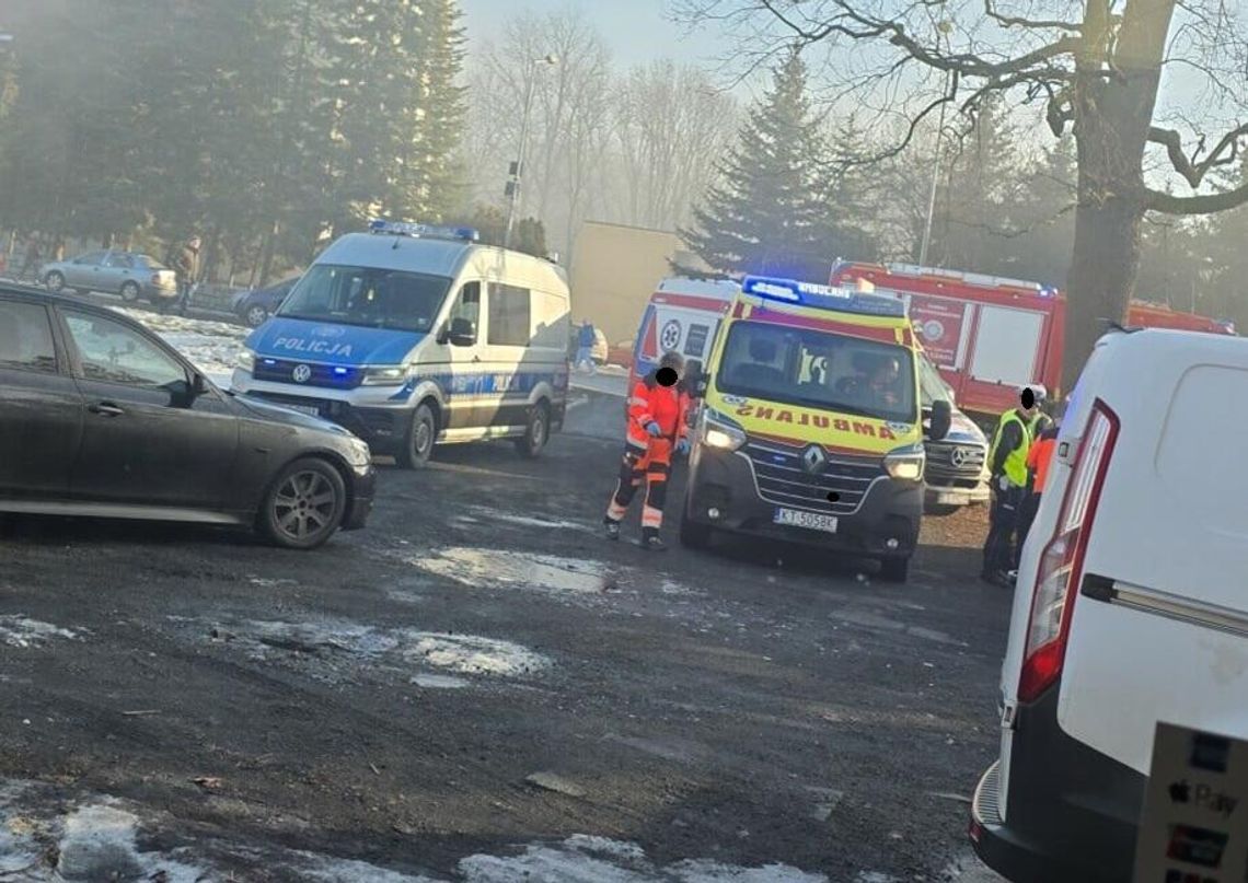Zderzenie samochodów przy Fatimskiej w Tarnowie. Jedna osoba zabrana do szpitala