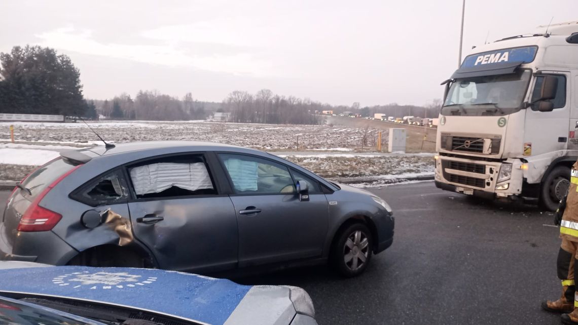 Zderzenie samochodu osobowe i ciężarowego w Dąbrowie Tarnowskiej