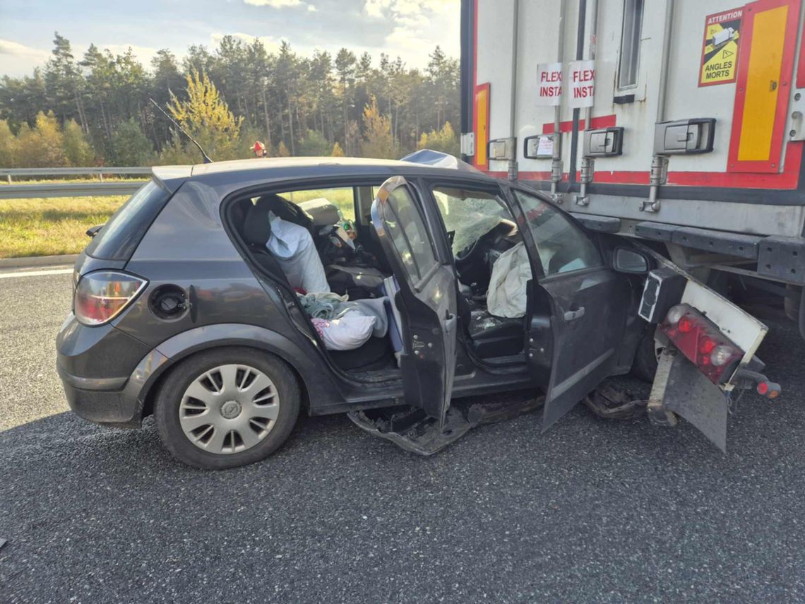 Zderzenie samochodu osobowego z ciężarowym na A4 pod Tarnowem. Jedna osoba w szpitalu