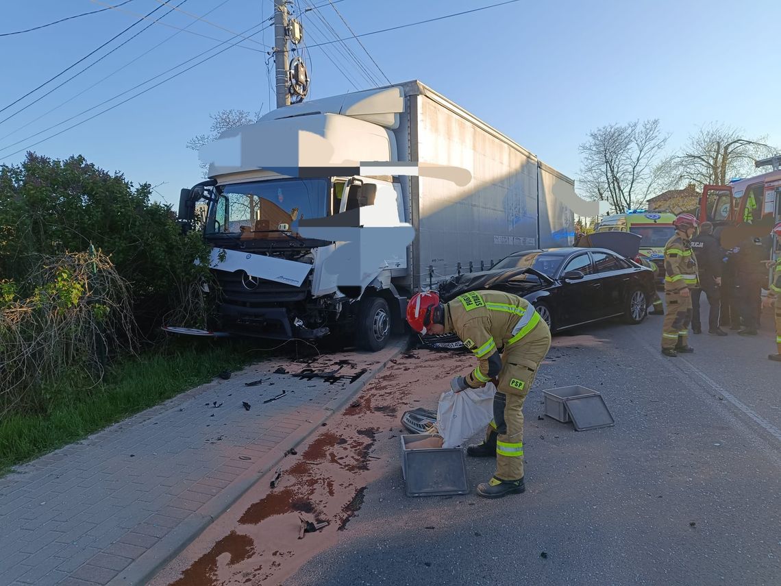 Zderzenie samochodu osobowego z ciężarowym w Brzesku. Poszkodowane dziecko trafiło do szpitala