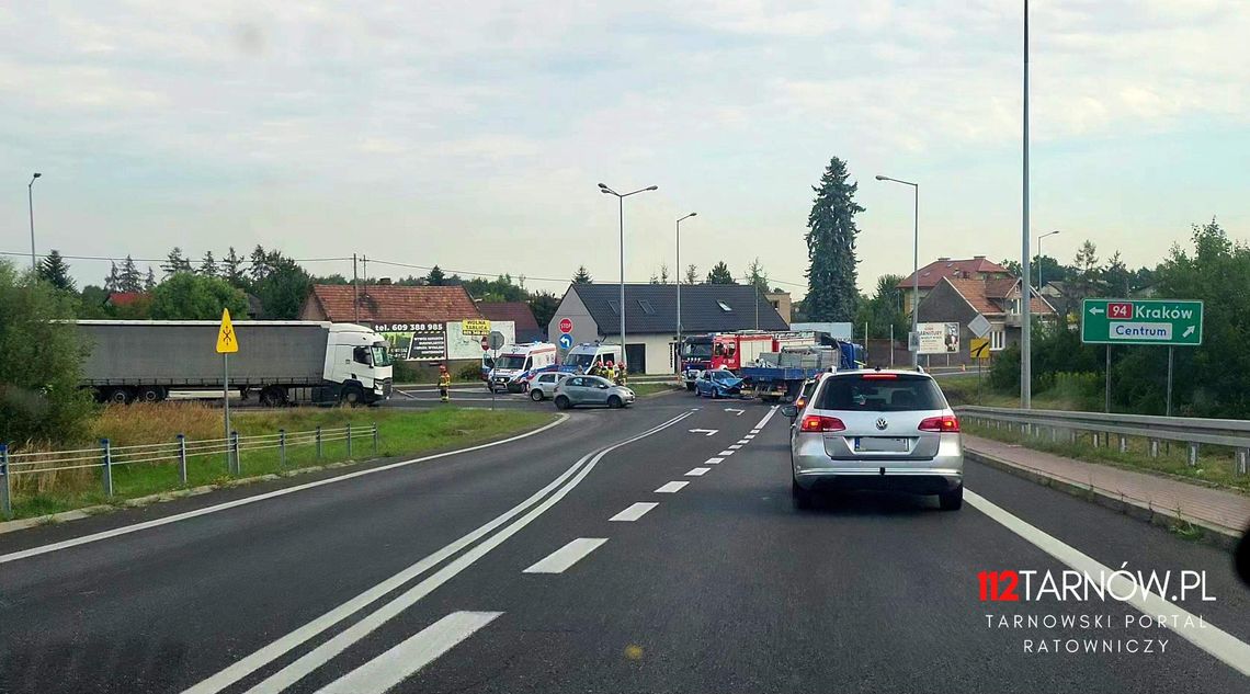 Zderzenie trzech pojazdów na ul. Krakowskiej w Tarnowie