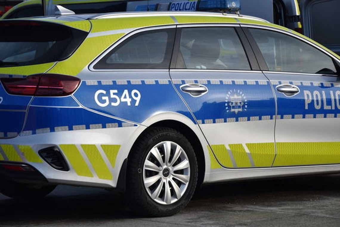 Złamanie przepisów drogowych było początkiem naruszeń ujawnionych przez policjantów