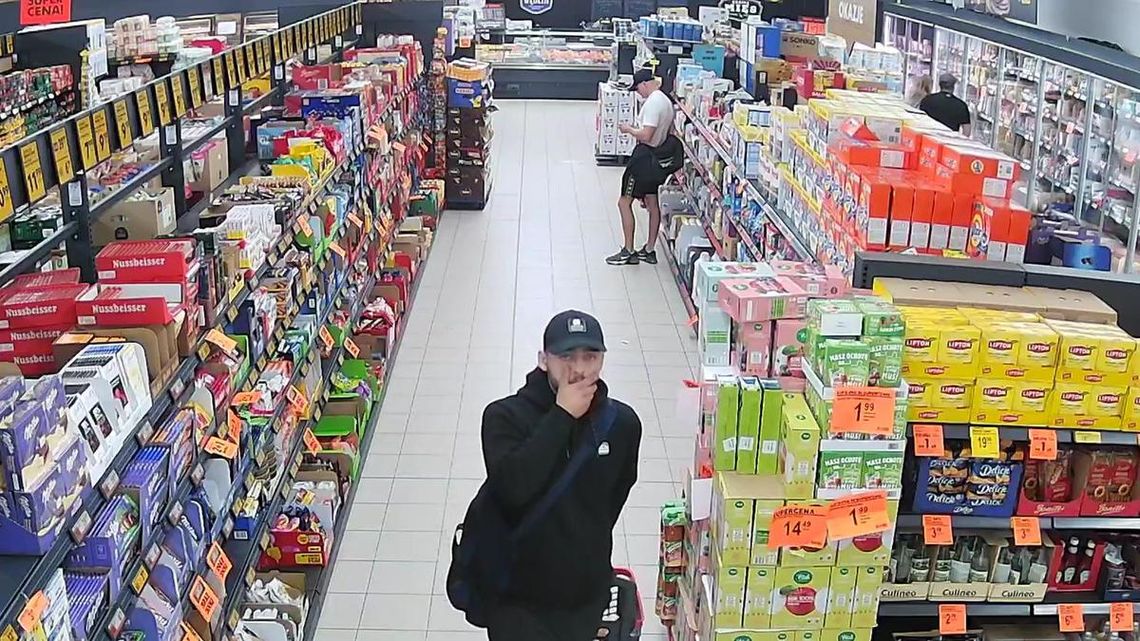 Znasz mężczyzn ze zdjęcia – pomóż ustalić ich tożsamość Znasz mężczyzn ze zdjęcia – pomóż ustalić ich tożsamość