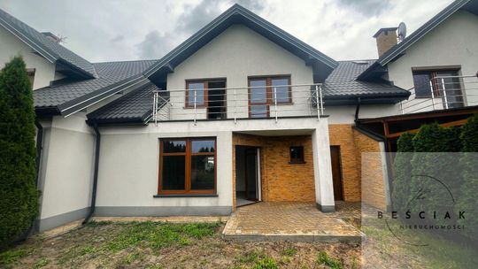 Dom w segmencie z garażem i ogródkiem! Dom w segmencie z garażem i ogródkiem!