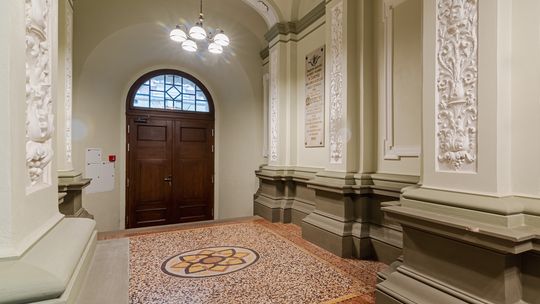 Mieszkanie w neorenesansowej kamienicy z historią Mieszkanie w neorenesansowej kamienicy z historią