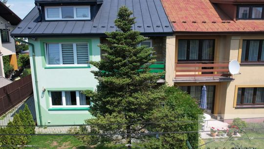 PRZESTRONNY DOM W ZABUDOWIE BLIŹNIACZEJ