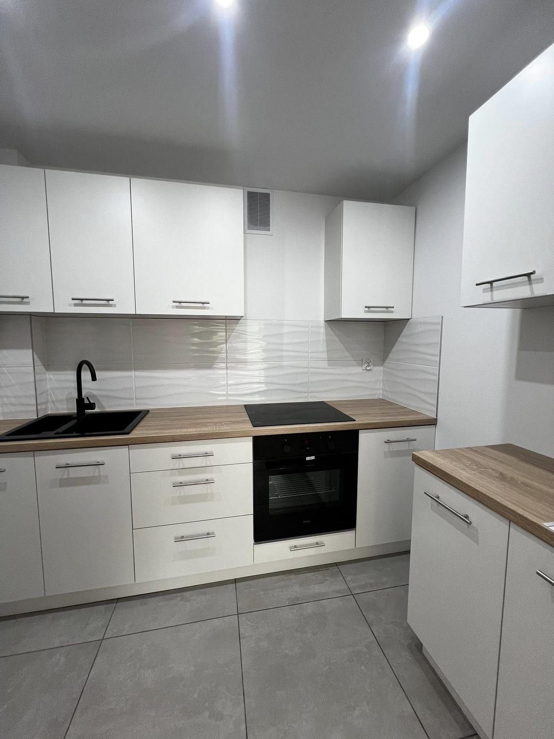 Do wynajęcia  2-pokojowe mieszkanie po generalnym remoncie ul. Lwowska 100