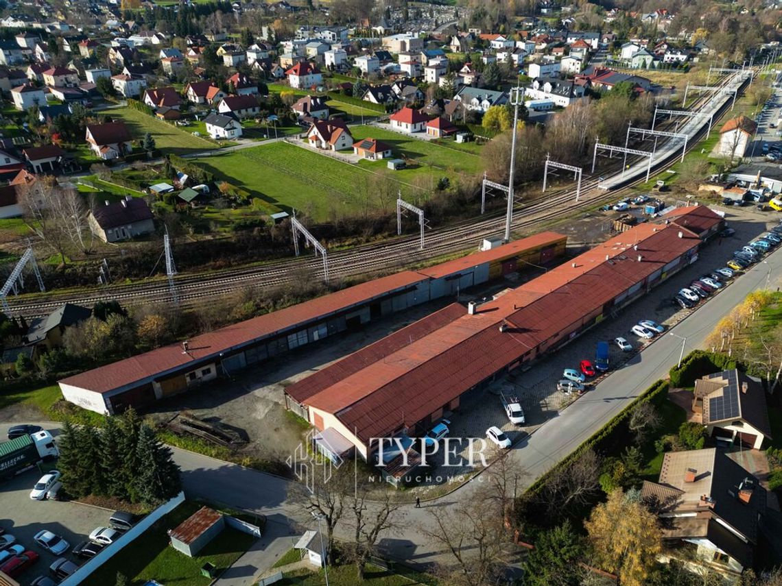 DUŻY OBIEKT MAGAZYNOWO-BIUROWY Z POTENCJAŁEM INWESTYCYJNYM - TUCHÓW, UL. KOLEJOWA