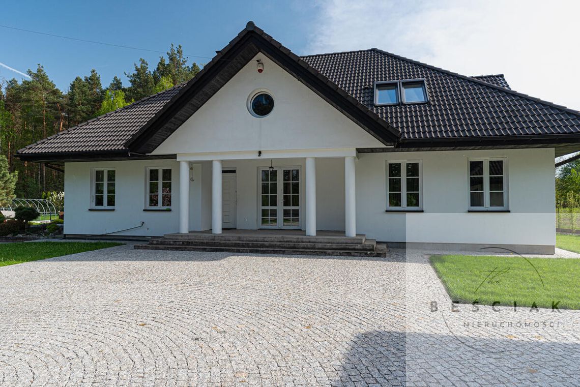 Rezydencja w stylu dworkowym na sprzedaż!