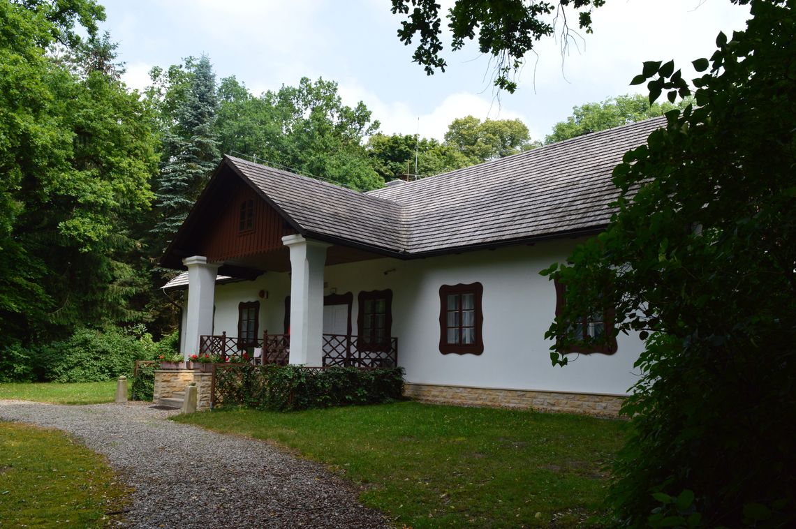 40 lat Oddziału Muzeum Okręgowego w Tarnowie, Muzeum Dwór w Dołędze 40 lat Oddziału Muzeum Okręgowego w Tarnowie, Muzeum Dwór w Dołędze