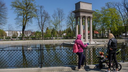 Do tarnowskich parków powróciło życie [ZDJĘCIA]