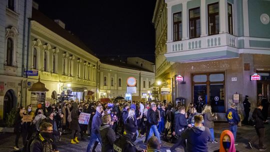 Tłumy na ulicach Tarnowa sprzeciwiały się wyrokowi TK [ZDJĘCIA]
