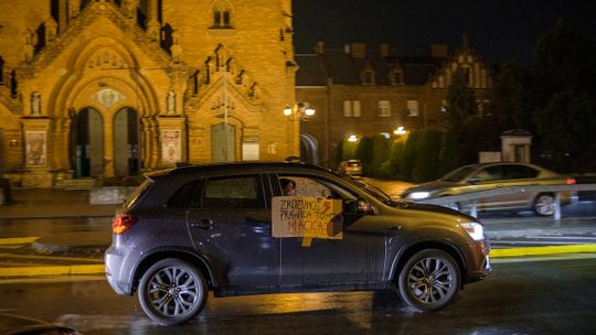 Protest samochodowy - Strajk Kobiet [ZDJĘCIA]