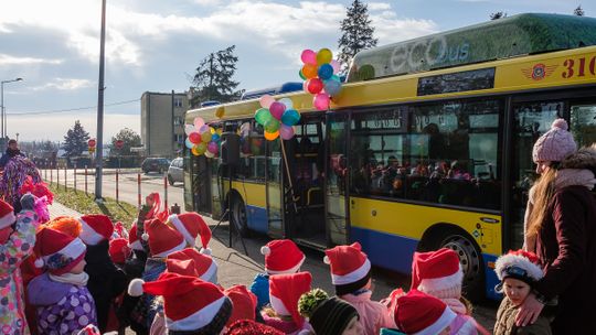 Bajkowo-teatralny autobus [ZDJĘCIA]