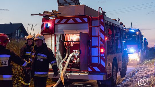 Pożar poddasza w budynku mieszkalnym, Koszyce Wielkie, 03.06.2021 r., ok. 20.30 [ZDJĘCIA]