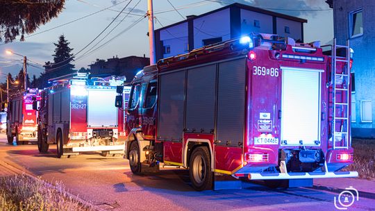 (AF)- Pożar domu, ul. Marusarz w Tarnowie, 30.06.2021 r. ok. 3.30[ZDJĘCIA]