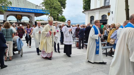 Nowa korona i krzyż zawisną na wieży Sanktuarium Matki Bożej Tuchowskiej  [ZDJĘCIA]