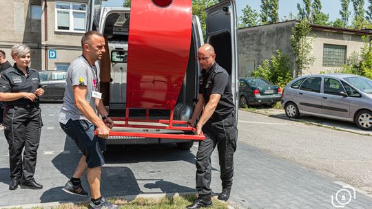 Przekazanie serca-pojemnika na nakrętki, wykonanego przez osadzonych w Zakładzie Karnym w Tarnowie, 09.07.2021 r., 12.00[ZDJĘCIA]