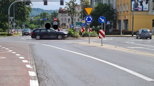  Utrudnienia na rondzie przy ul. Lwowskiej  w Tarnowie [ZDJĘCIA]