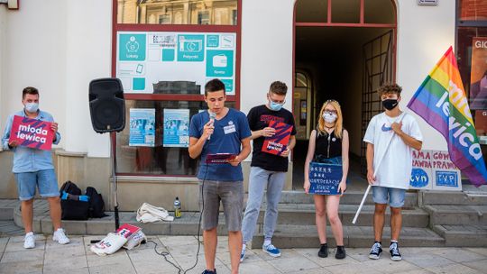 Protest "Wolne media" na Placu Sobieskiego w Tarnowie [ZDJĘCIA]