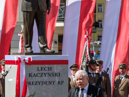 Odsłonięcie pomnika Lecha Kaczyńskiego [ZDJĘCIA]