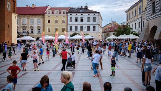 Potańcówka pod Ratuszem [ZDJĘCIA]