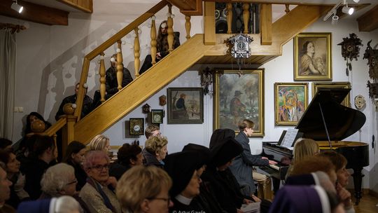 Koncert muzyki fortepianowej oraz prezentacja poezji Jana Pawła II w Muzeum Etnograficznym [zdjęcia]