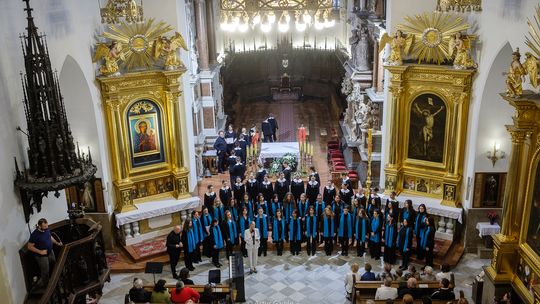 Koncert chórów Puellae Orantes z Tarnowa i Note in Crescendo z Riccione - Katedra tarnowska [zdjęcia]