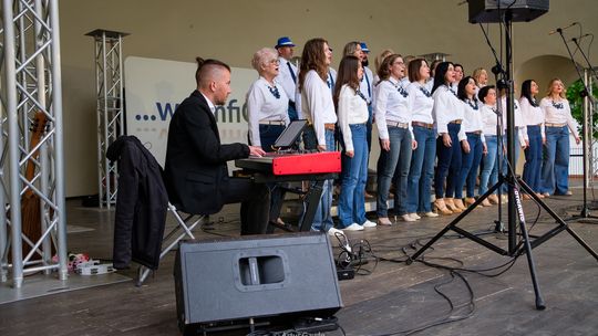 Maj w rytmie chóralnym – Tarnów śpiewa w Amfiteatrze [zdjęcia]