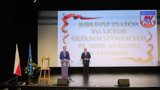 25-lecie XVI LO w Tarnowie z honorowym wyróżnieniem [zdjęcia]