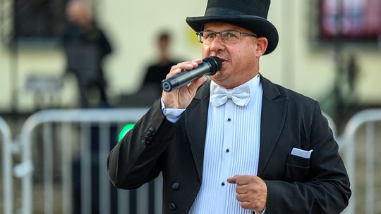 Niedzielna potańcówka na tarnowskim rynku [zdjęcia]