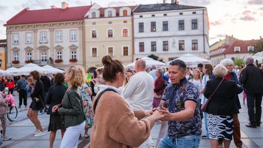 Ostatni wieczór taneczny pod Ratuszem [zdjęcia]