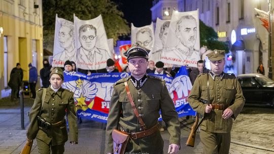 Patriotyczny przemarsz w Tarnowie z okazji rocznicy odzyskania niepodległości [zdjęcia]