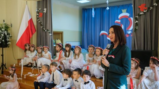 Uczniowie ze SP nr 24 w Tarnowie w patriotycznym repertuarze [zdjęcia]