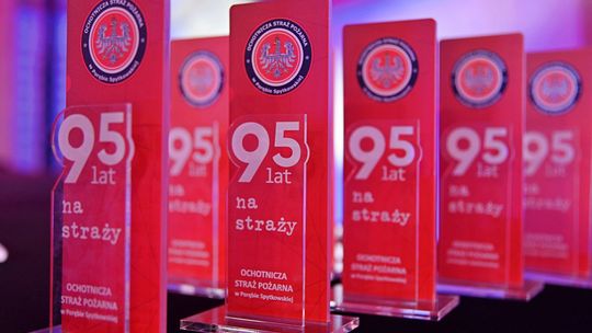 Wczorajsza uroczystość Ochotnicza Straż Pożarna w Porębie Spytkowskiej to był wieczór pełen emocji, dumy i niezwykłych momentów.   Teraz możecie zobaczyć je wszystkie w naszej galerii!