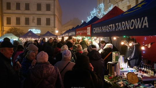 Wigilia Tarnowska na Rynku – świąteczna atmosfera i lokalne smakołyki [zdjęcia]