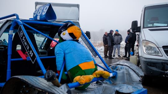 Adrenalina i pomaganie. Trwa Wrak Race podczas finału WOŚP w Tarnowie [zdjęcia]