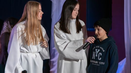 Spotkanie Świąteczno-Noworoczne pt. „ŚWIAT BIEGNIE, A KTOŚ CICHO PUKA” w Zalasowej [ZDJĘCIA]