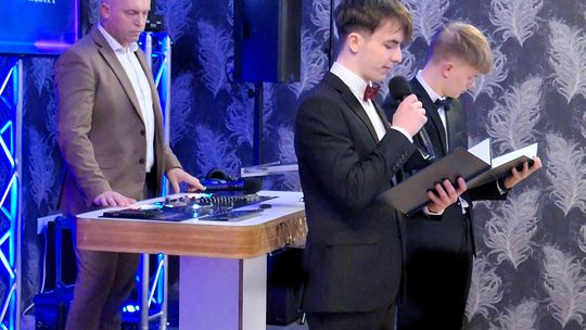 Studniówka ZSEG – noc pełna radości, tańca i wspomnień! [zdjęcia]